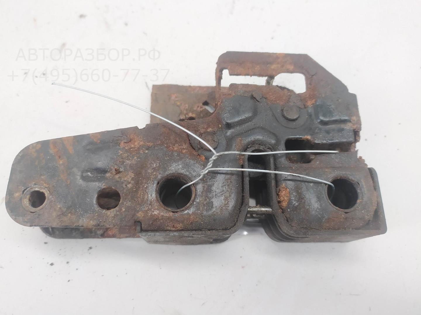 Замок капота