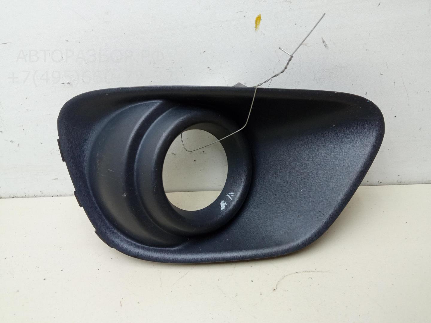 Рамка противотуманной фары правой