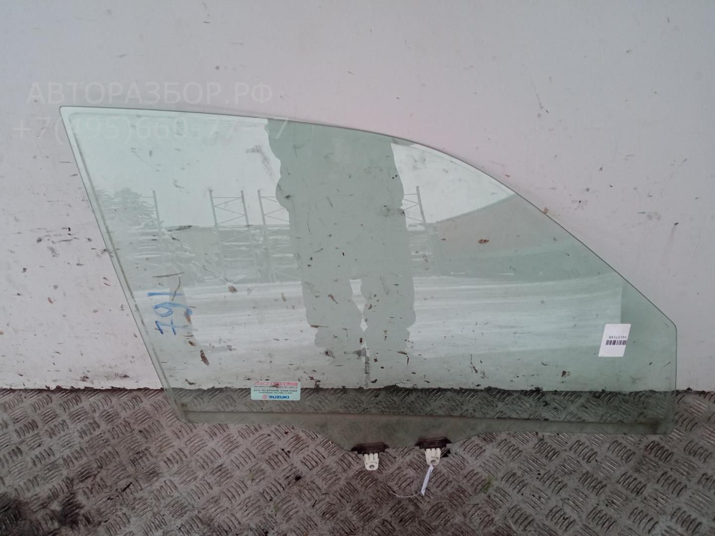 Стекло двери передней правой