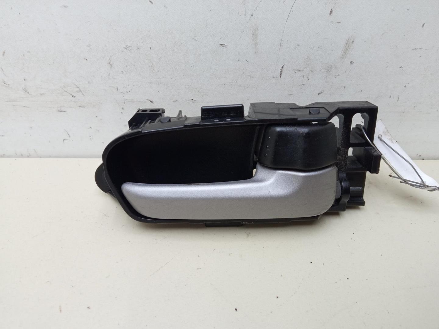 Ручка двери передней внутренняя правая