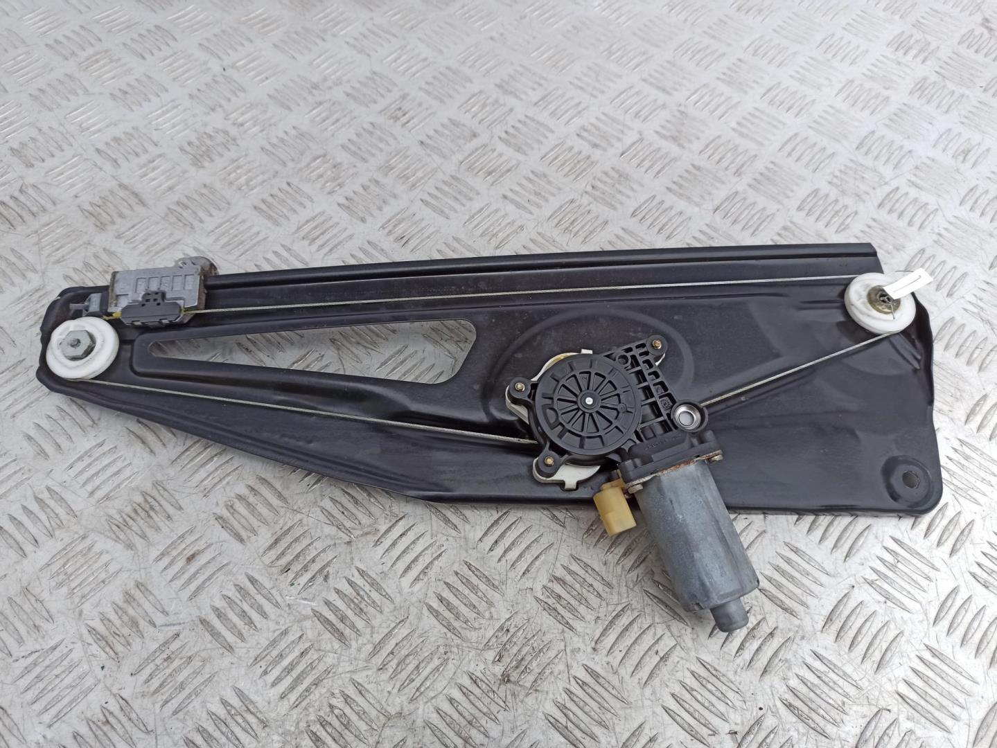 Стеклоподъемник электр. задний правый