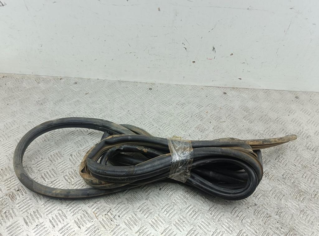 Уплотнитель двери