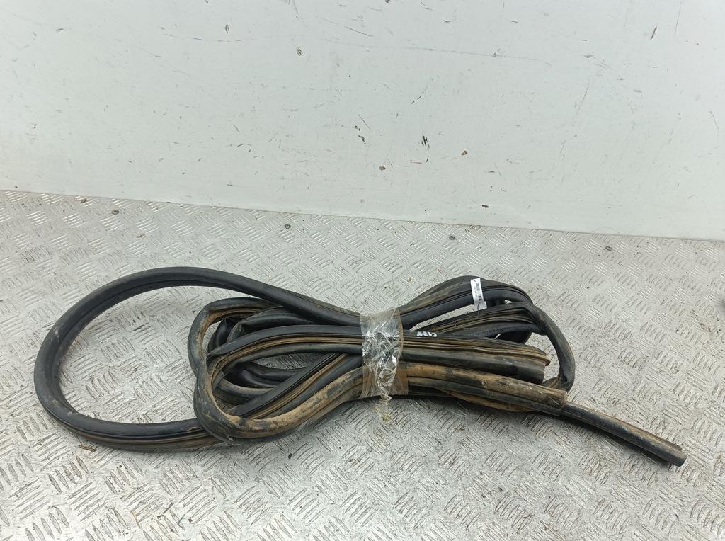 Уплотнитель двери