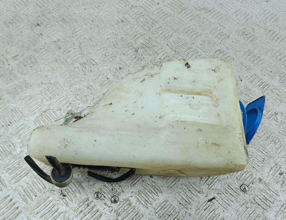 Бачок омывателя лобового стекла