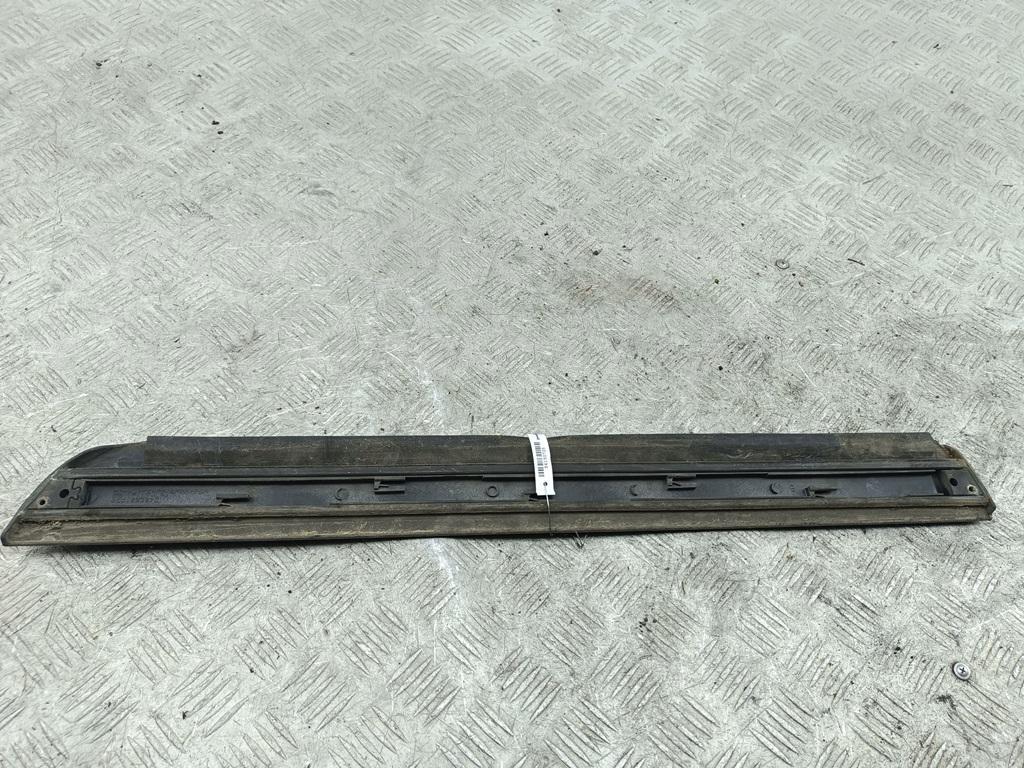 Накладка двери задней правой