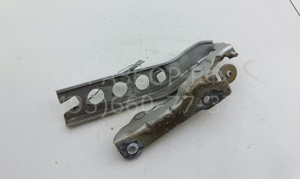 Петля капота правая