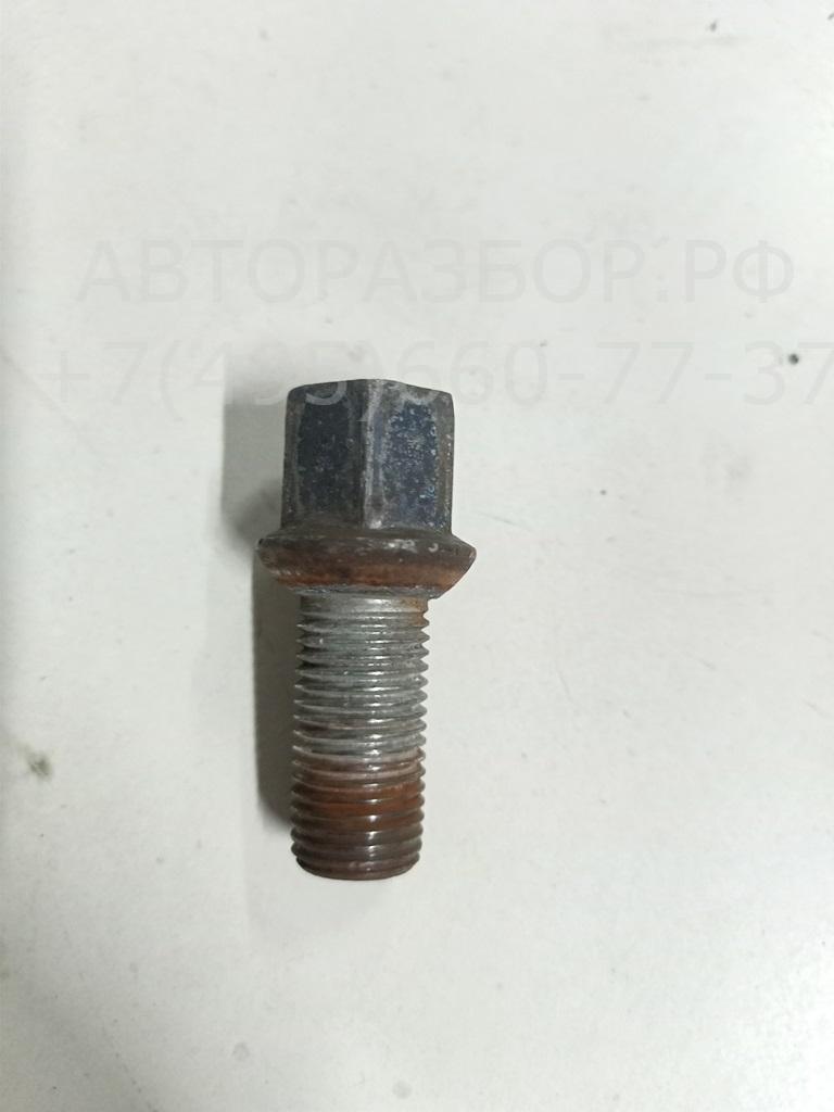 Болт колесный