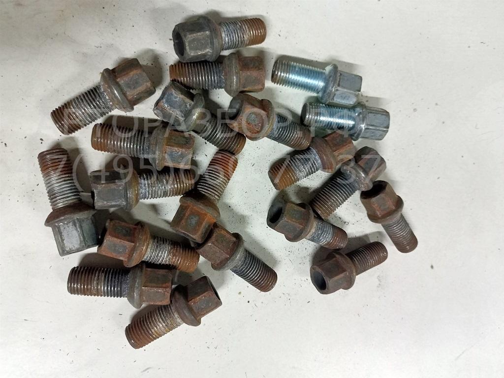 Болт колесный