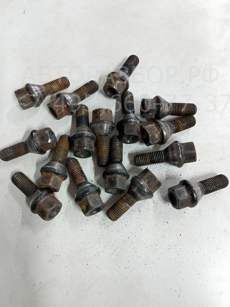 Болт колесный