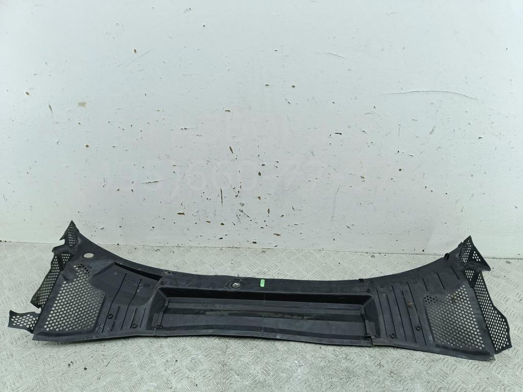 Решетка стеклоочистителей (Жабо)