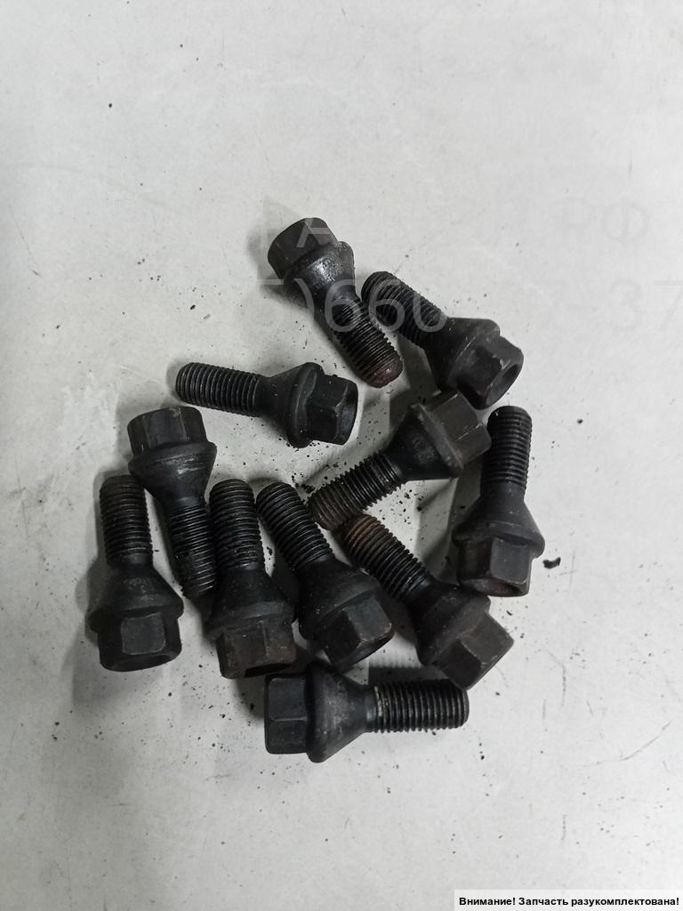 Болт колесный