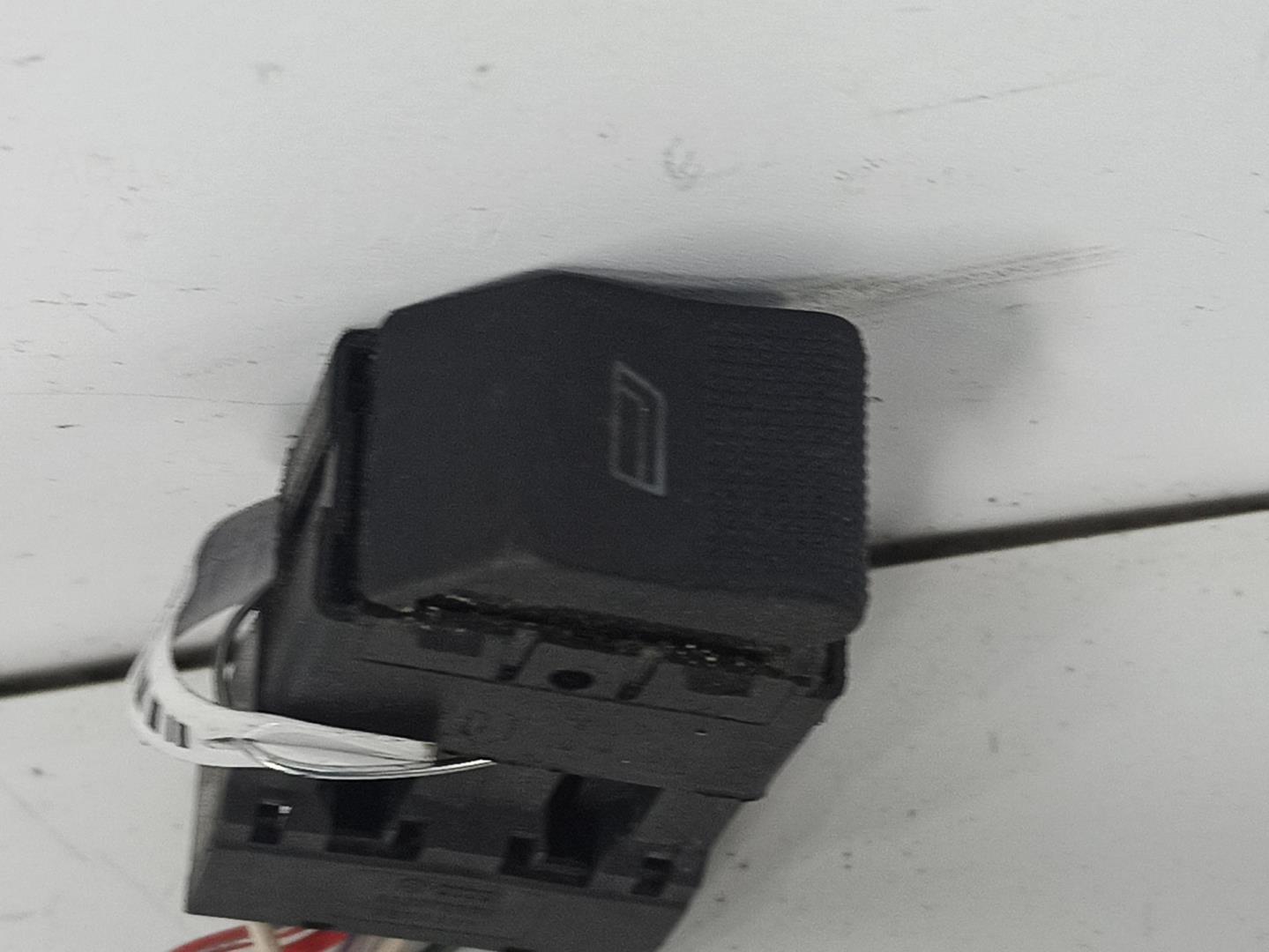 Кнопка стеклоподъемника