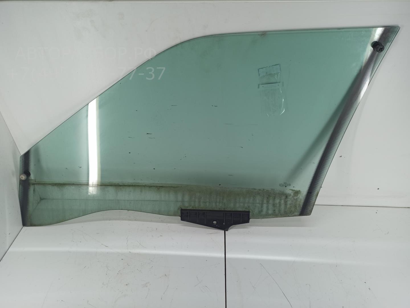 Стекло двери передней правой