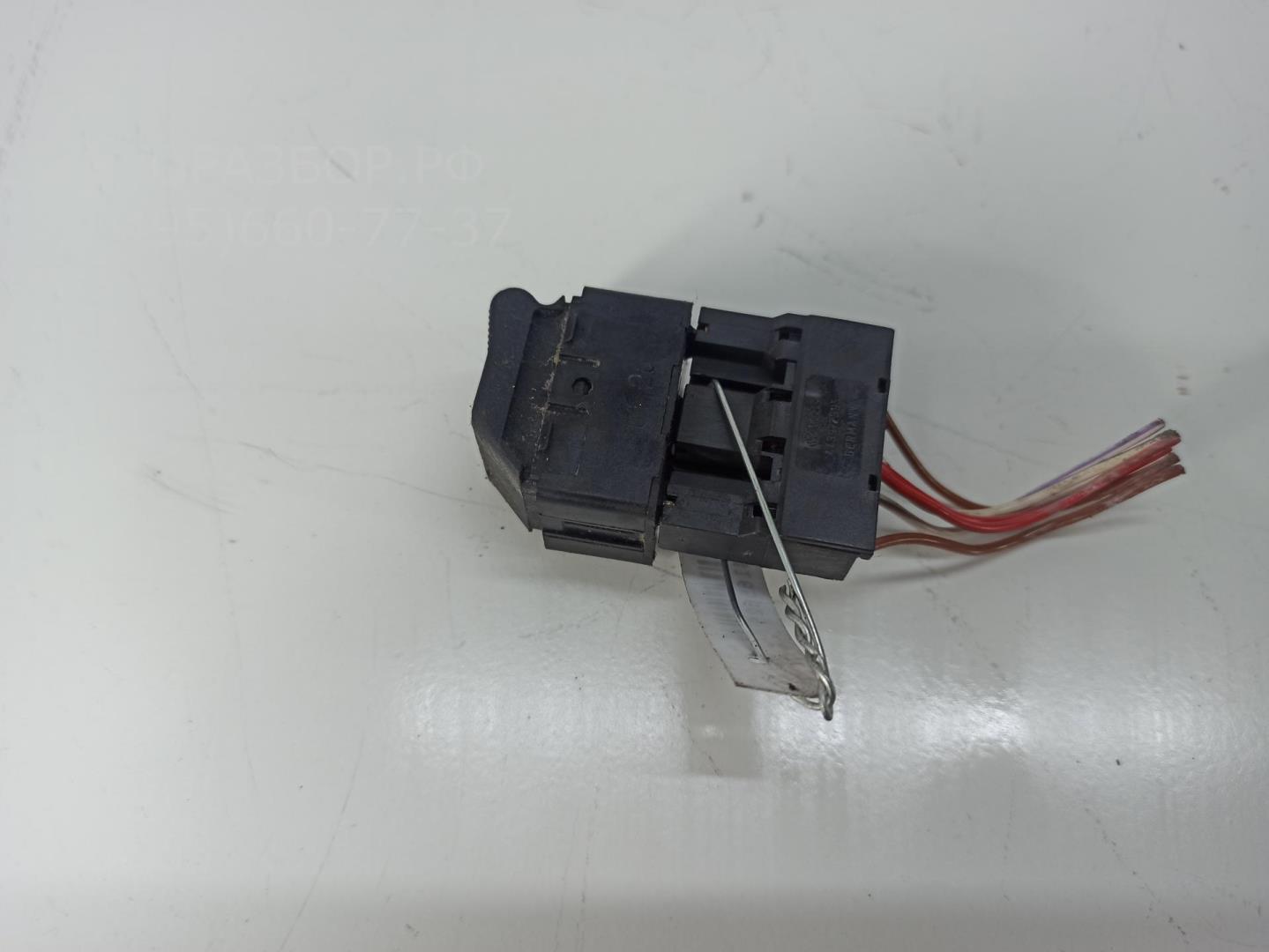 Кнопка стеклоподъемника