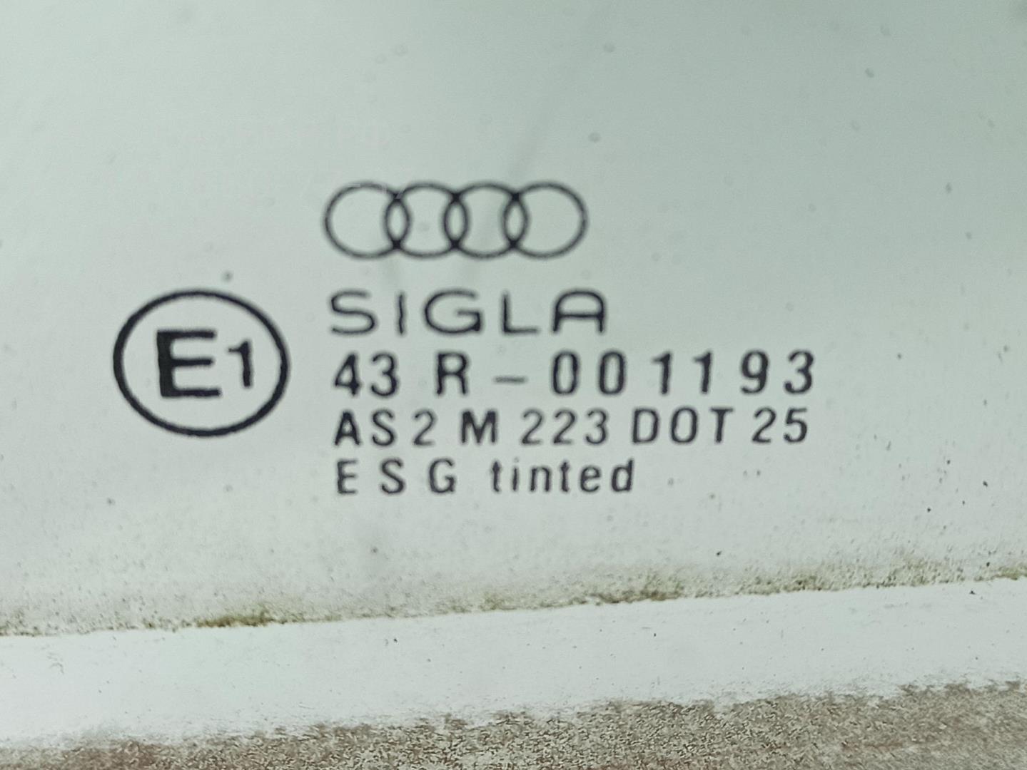 Стекло двери задней левой