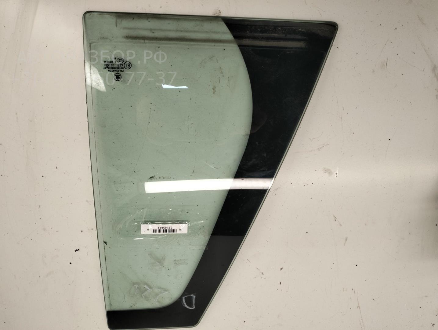 Стекло двери задней правой (форточка)