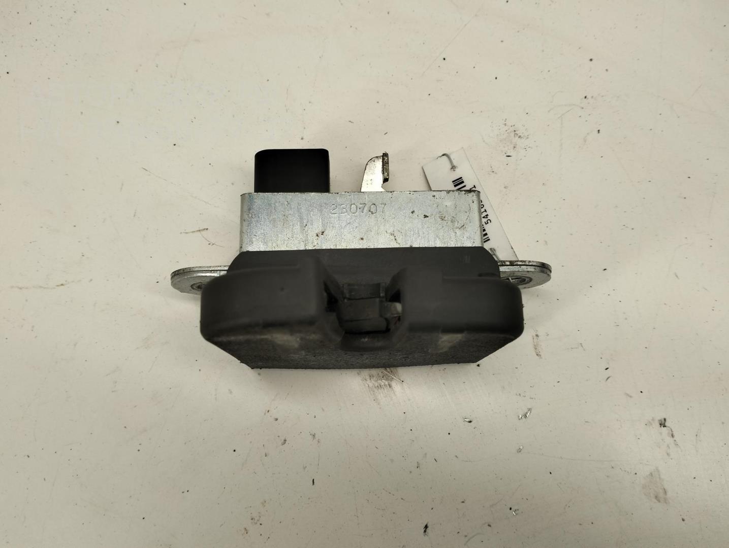 Замок багажника