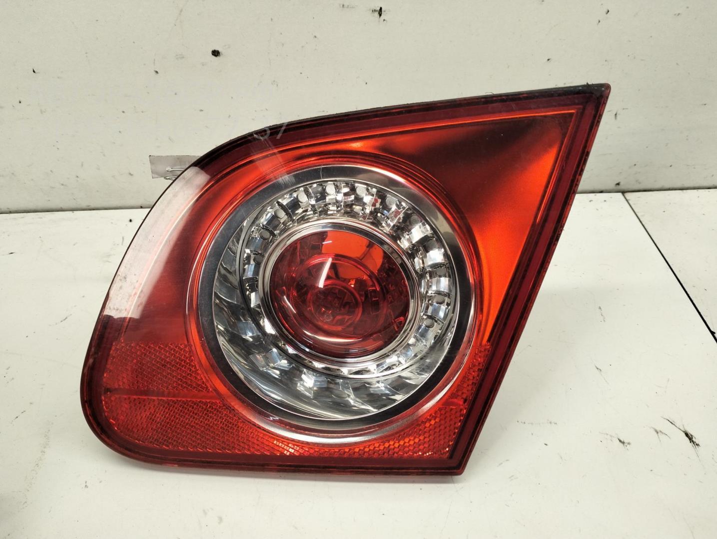 Фонарь задний внутренний правый