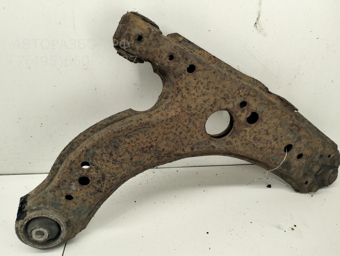 Рычаг передний левый