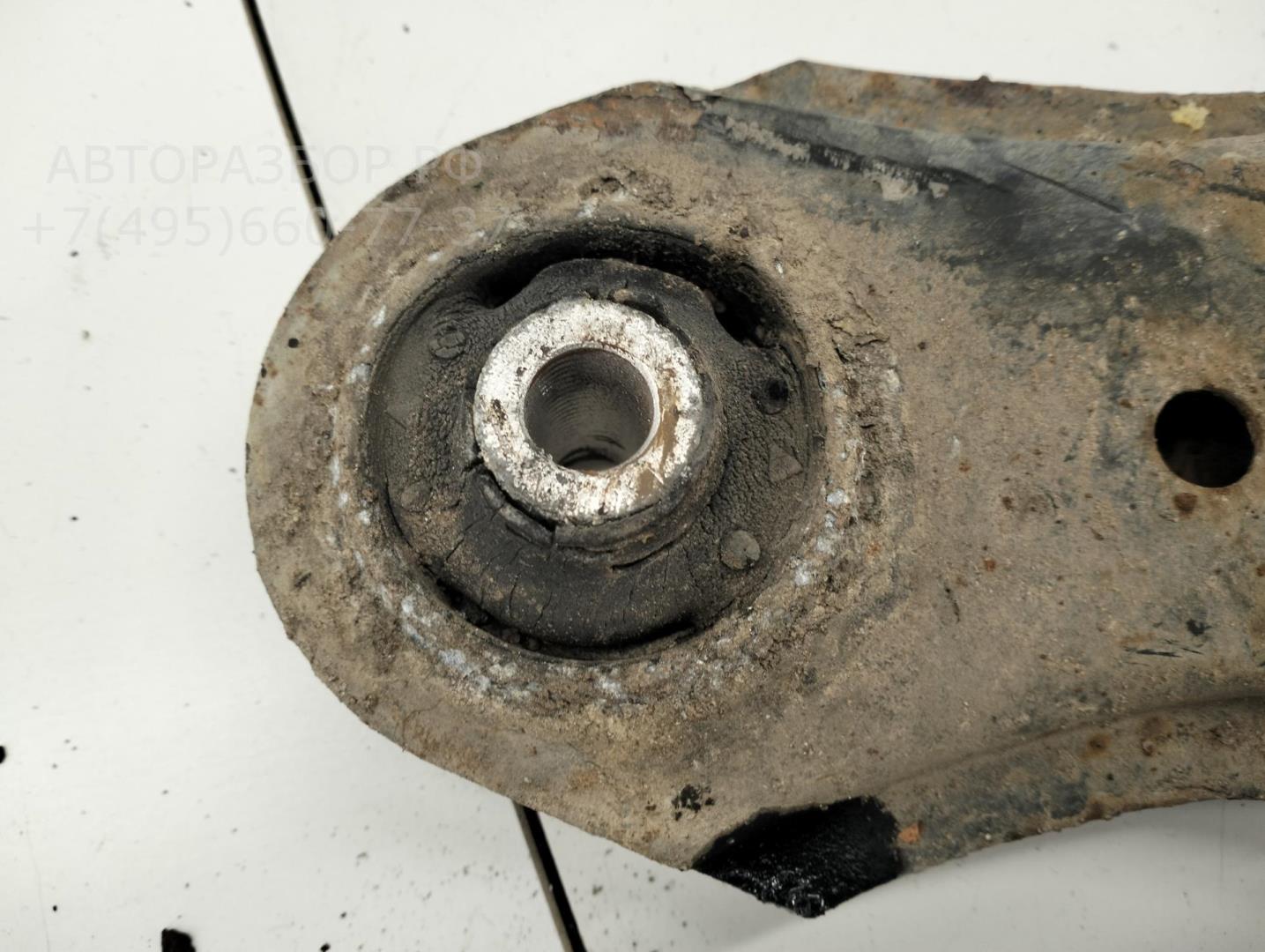 Рычаг передний левый