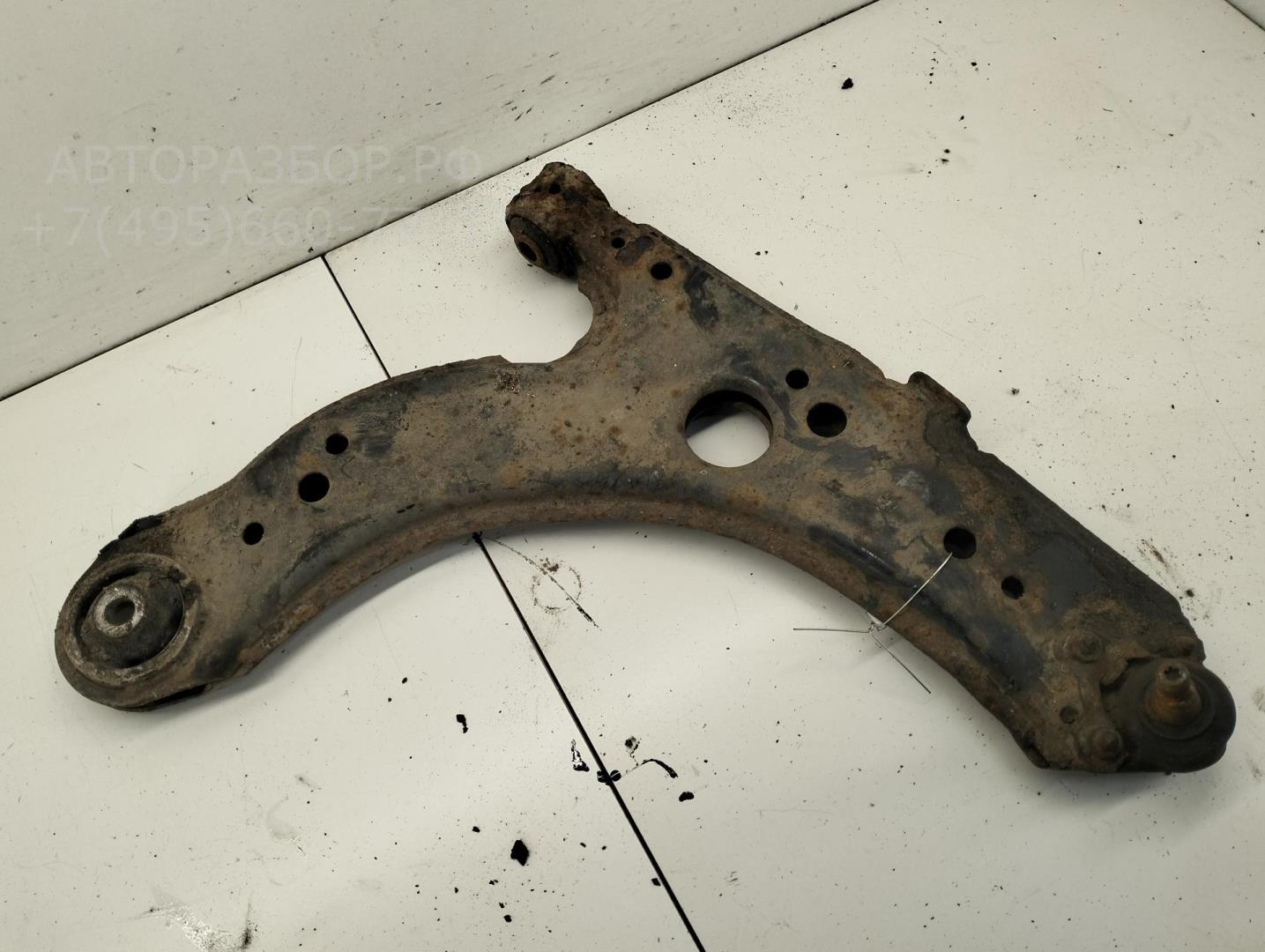 Рычаг передний правый