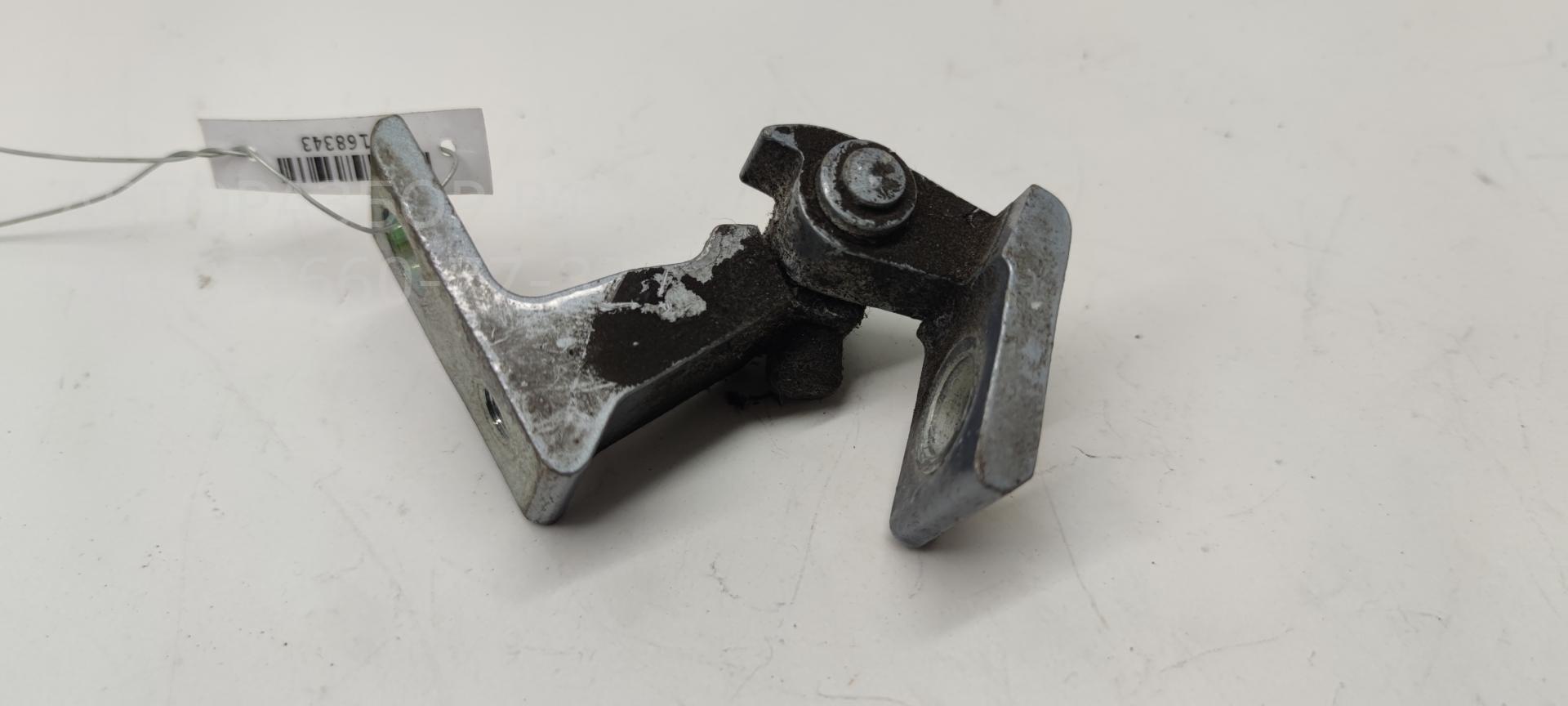 Петля двери