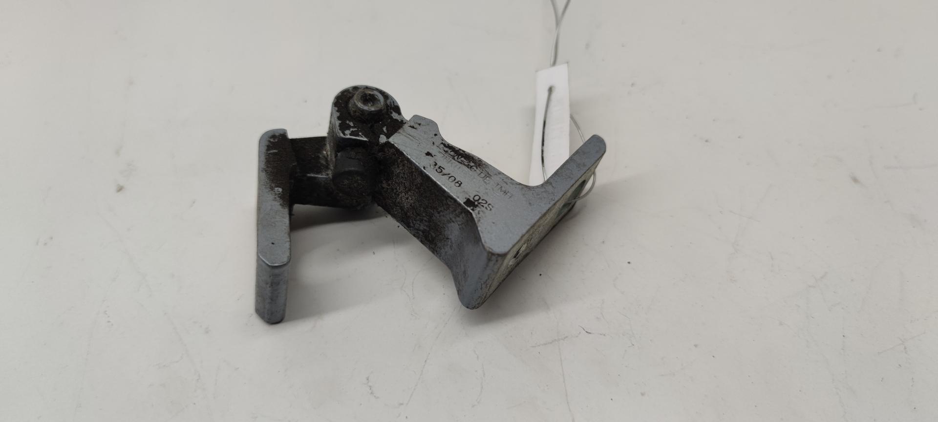 Петля двери