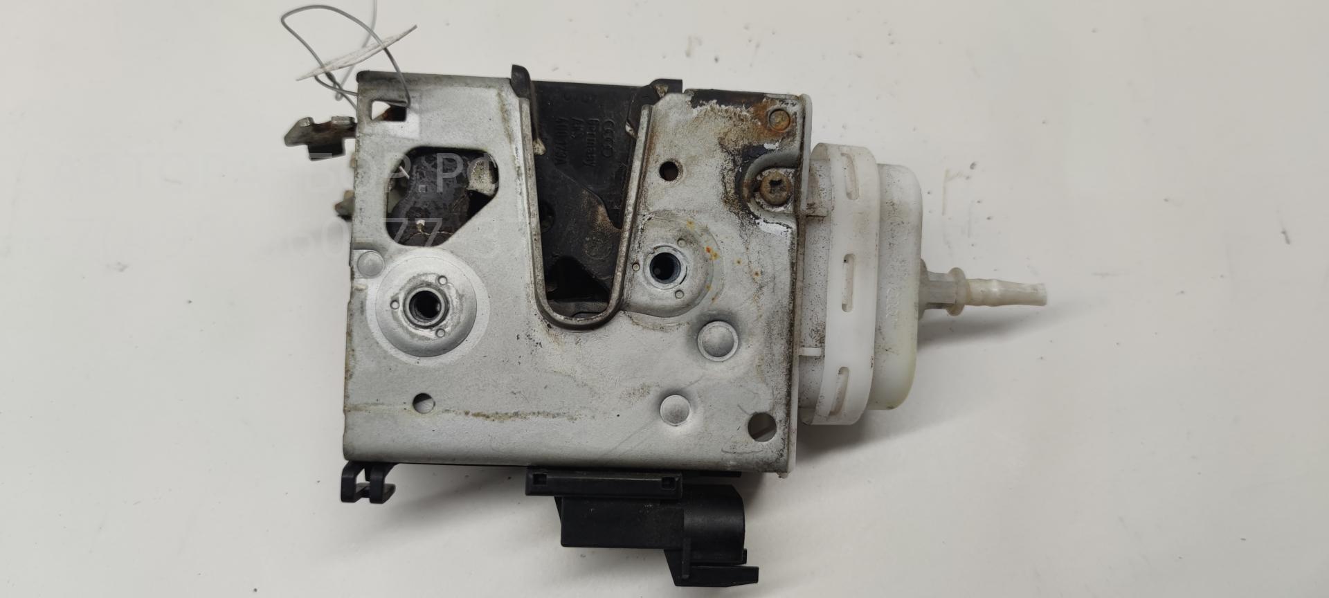 Замок двери передней правой