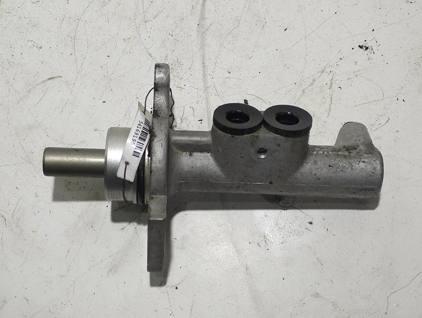 Цилиндр тормозной главный