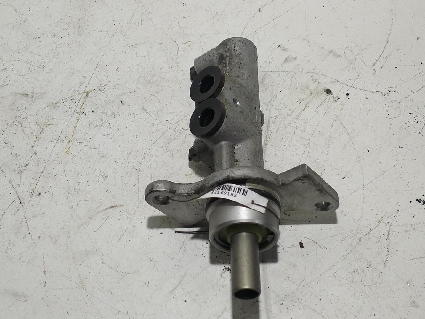 Цилиндр тормозной главный