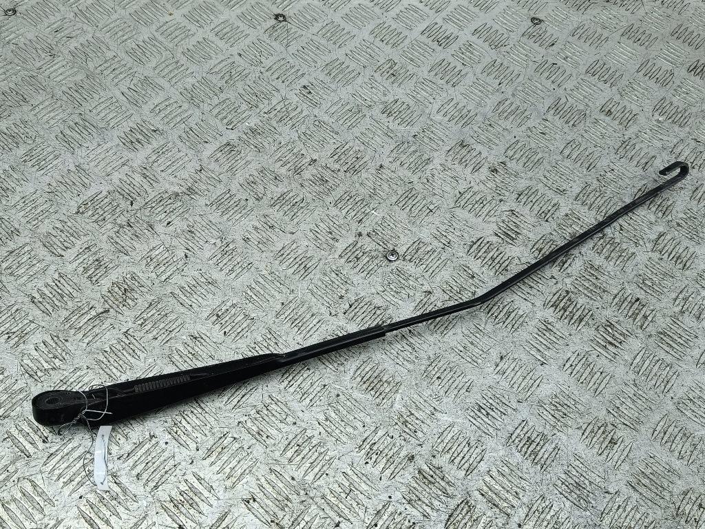 Поводок стеклоочистителя передний правый