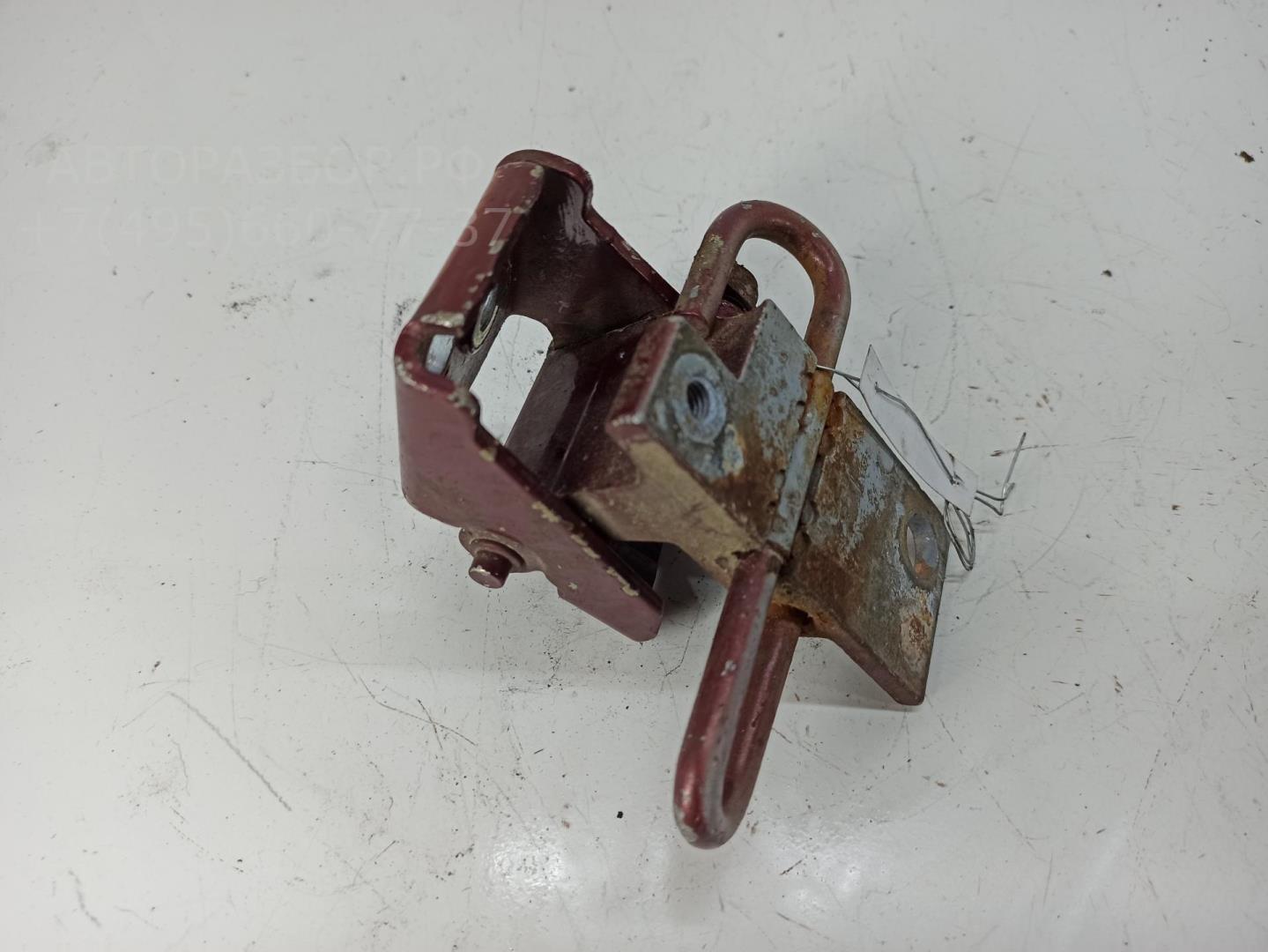 Петля двери