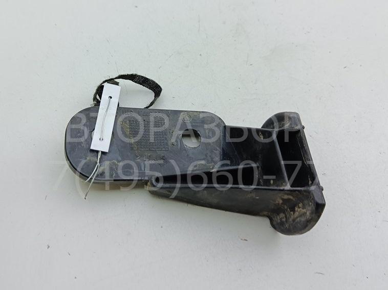 Кронштейн переднего бампера левый