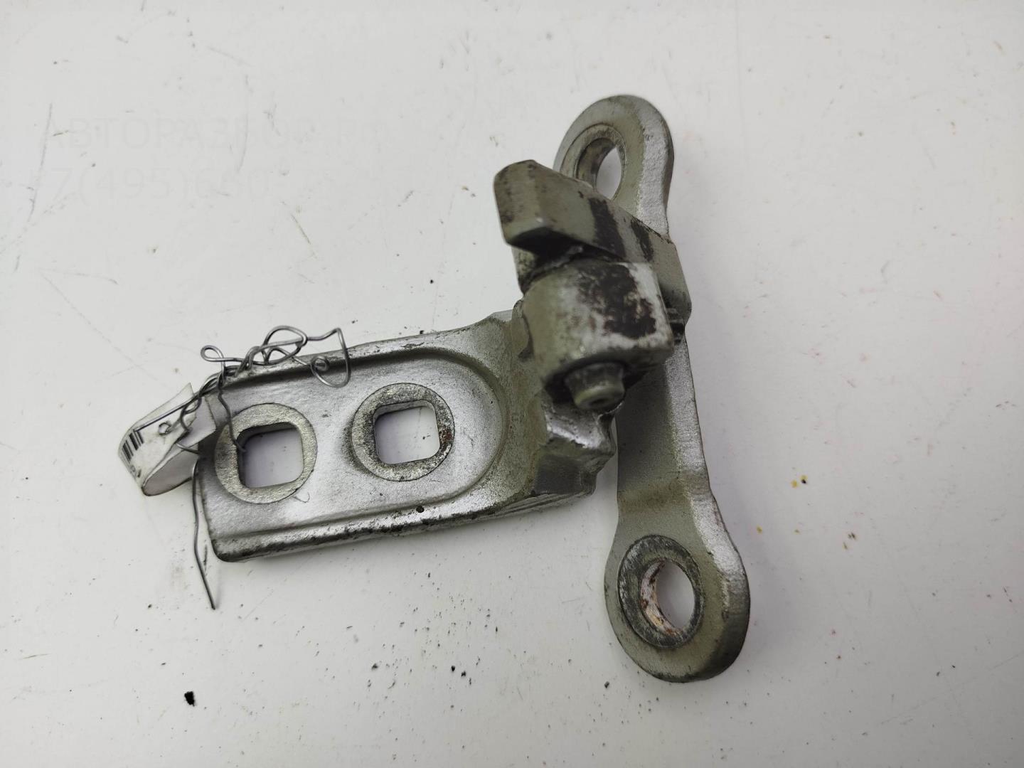 Петля двери