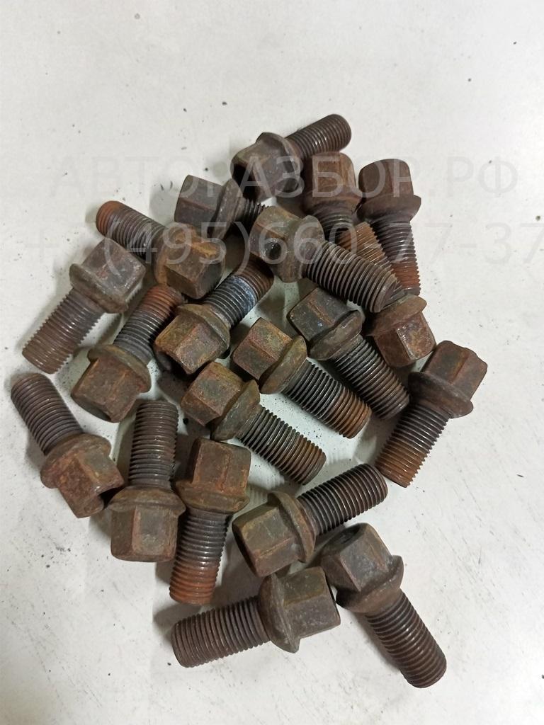 Болт колесный