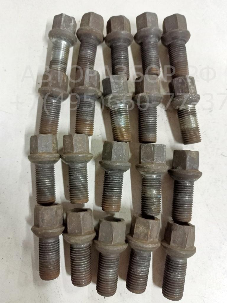 Болт колесный