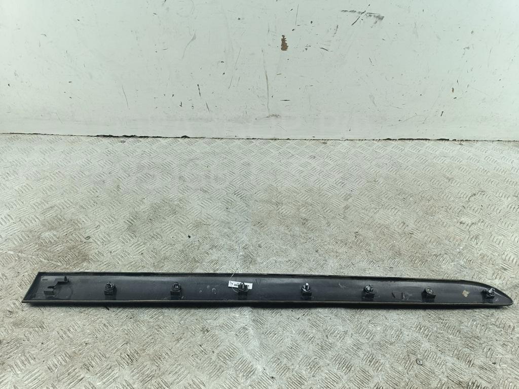 Накладка двери передней правой