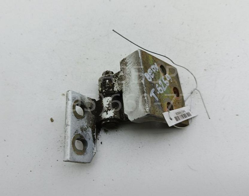 Петля двери