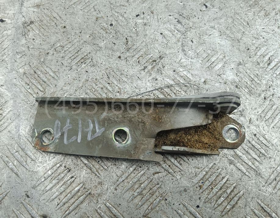 Петля капота правая