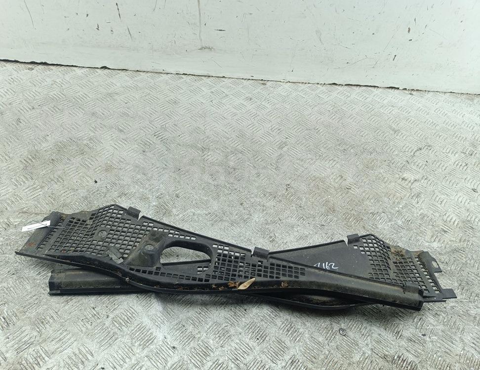 Решетка стеклоочистителей (Жабо)