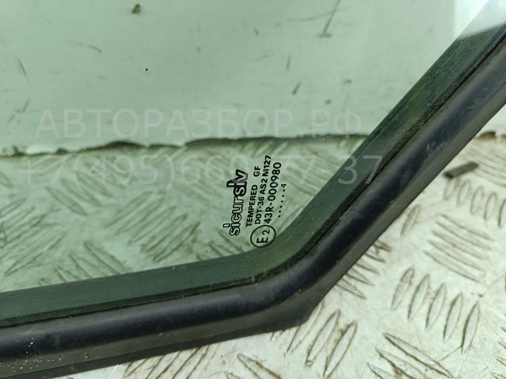 Стекло двери передней правой (форточка)