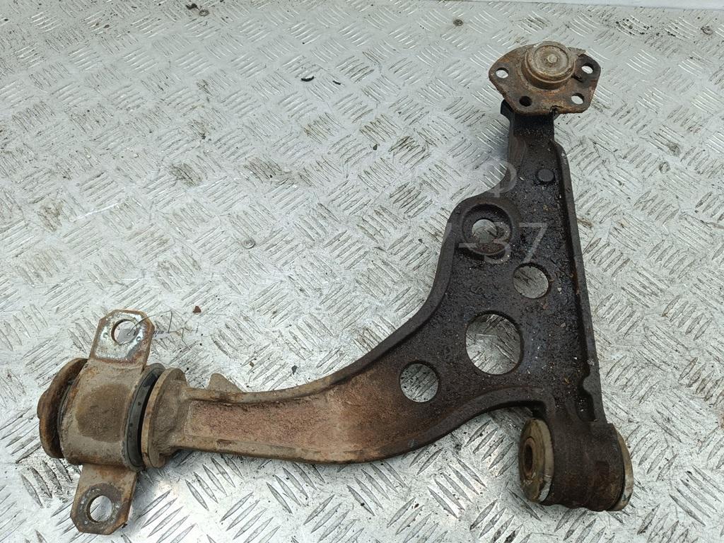 Рычаг передний правый