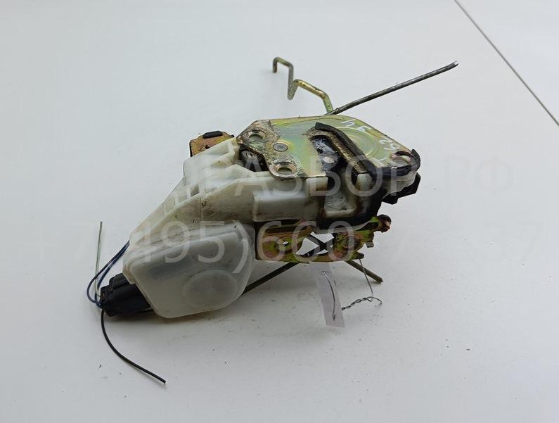 Замок двери передней левой