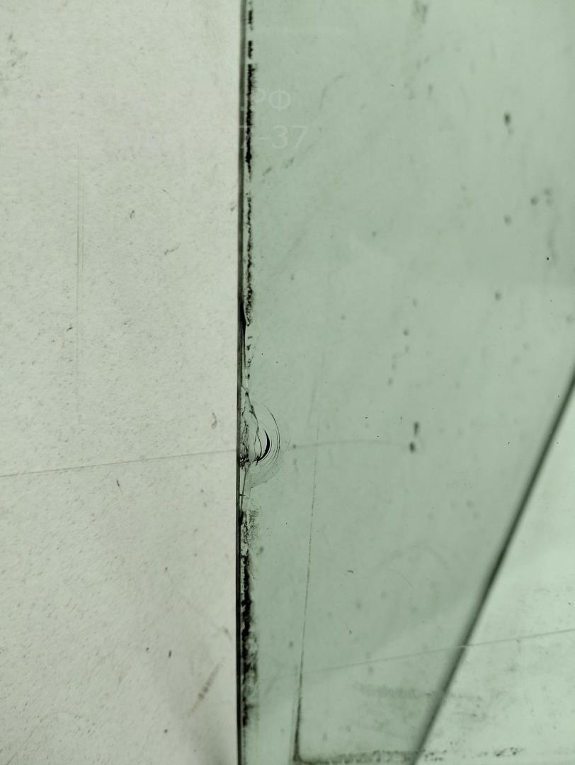 Стекло двери задней левой