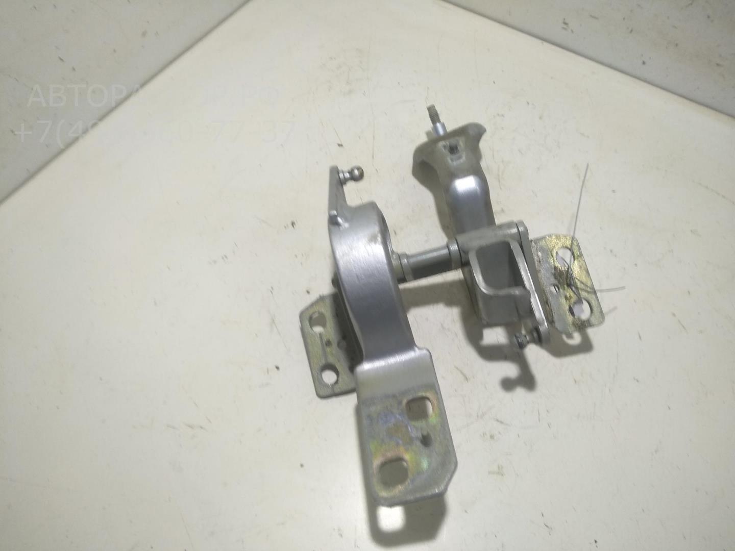 Петля крышки багажника