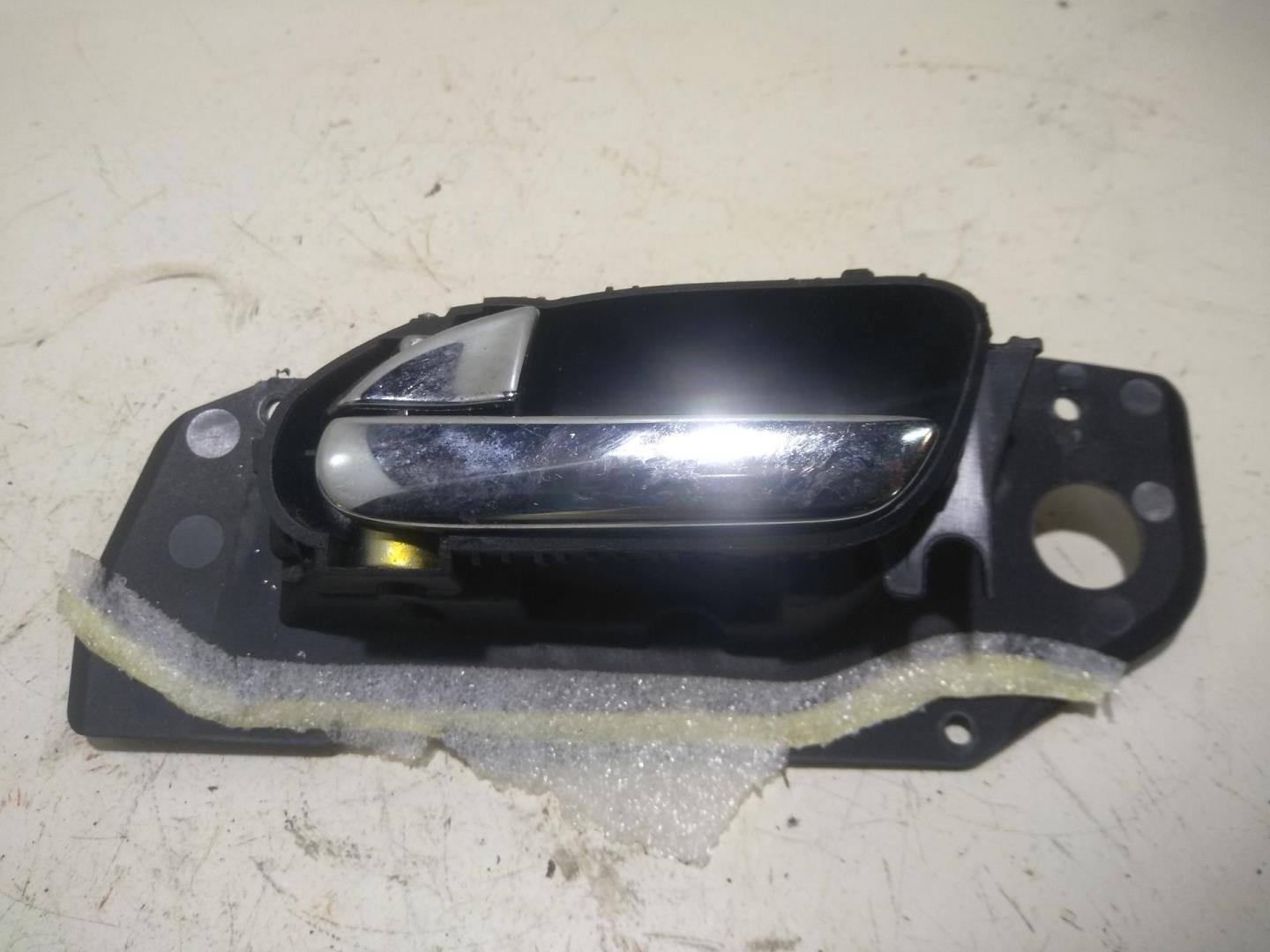 Ручка двери задней внутренняя левая