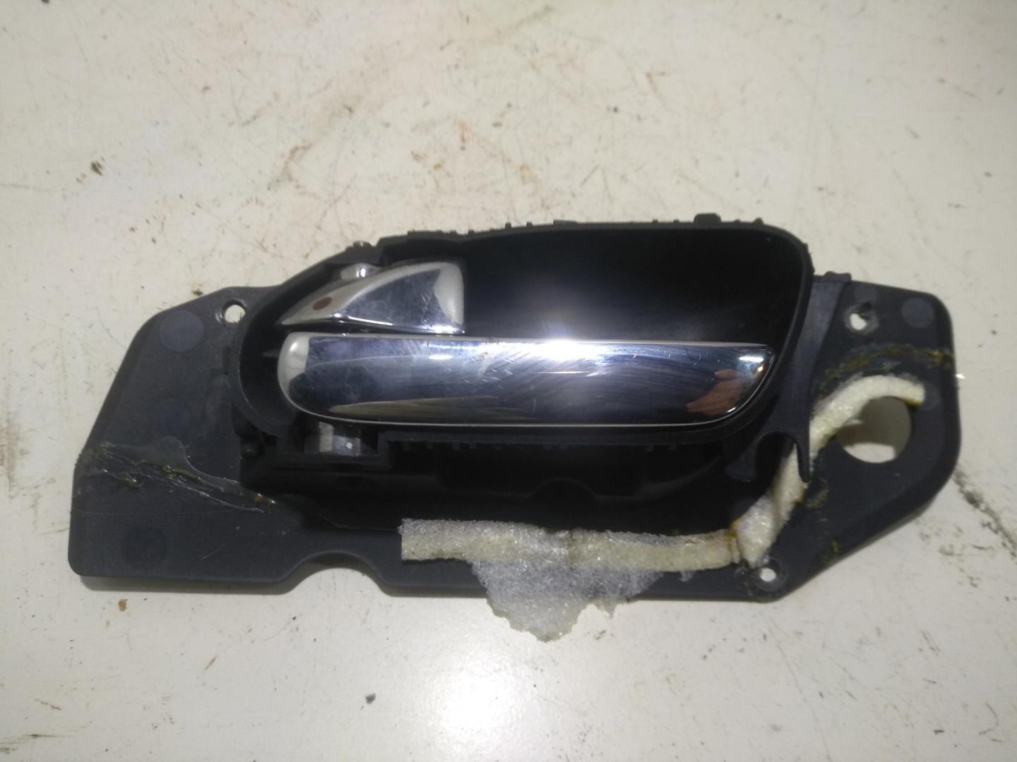 Ручка двери передней внутренняя левая