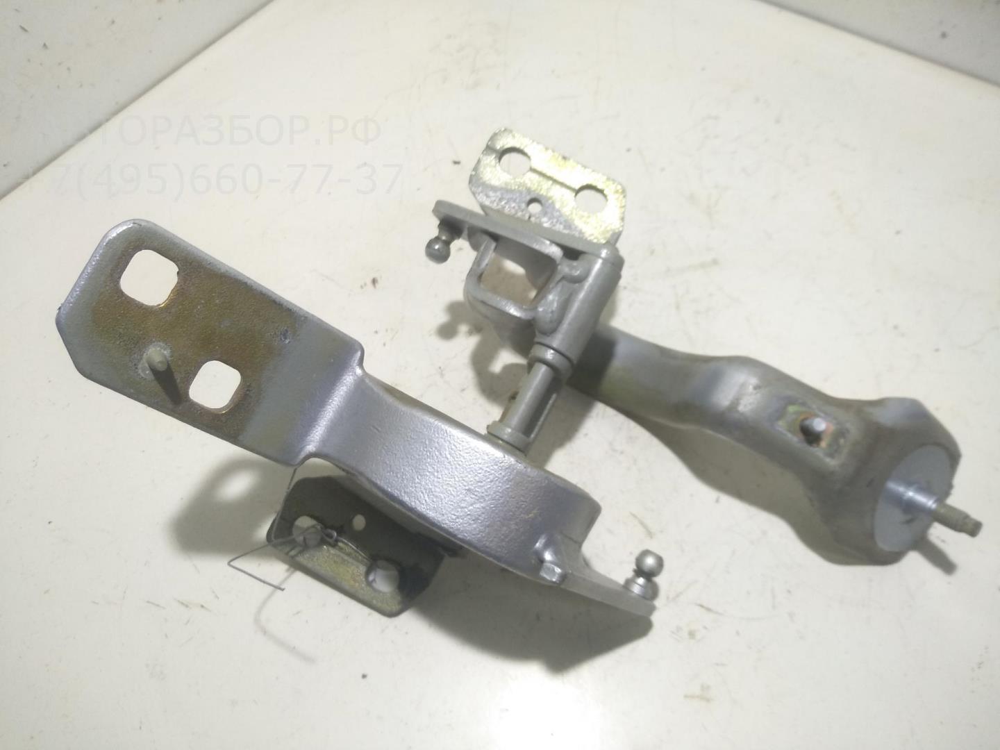 Петля крышки багажника