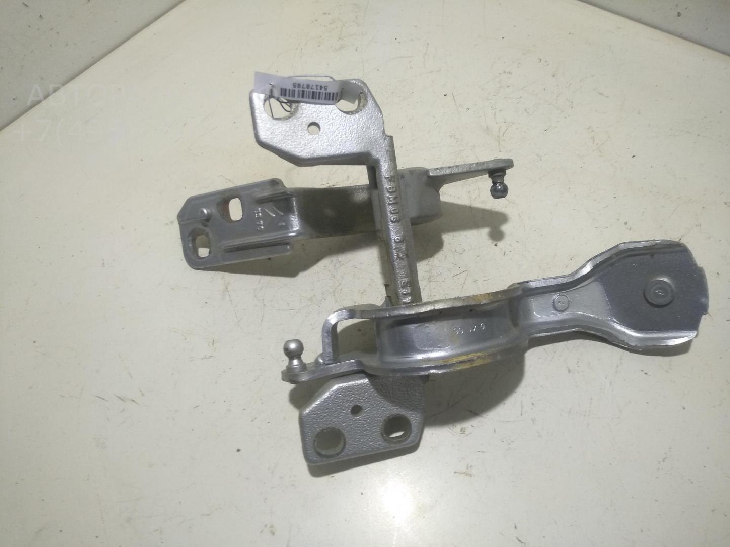 Петля крышки багажника