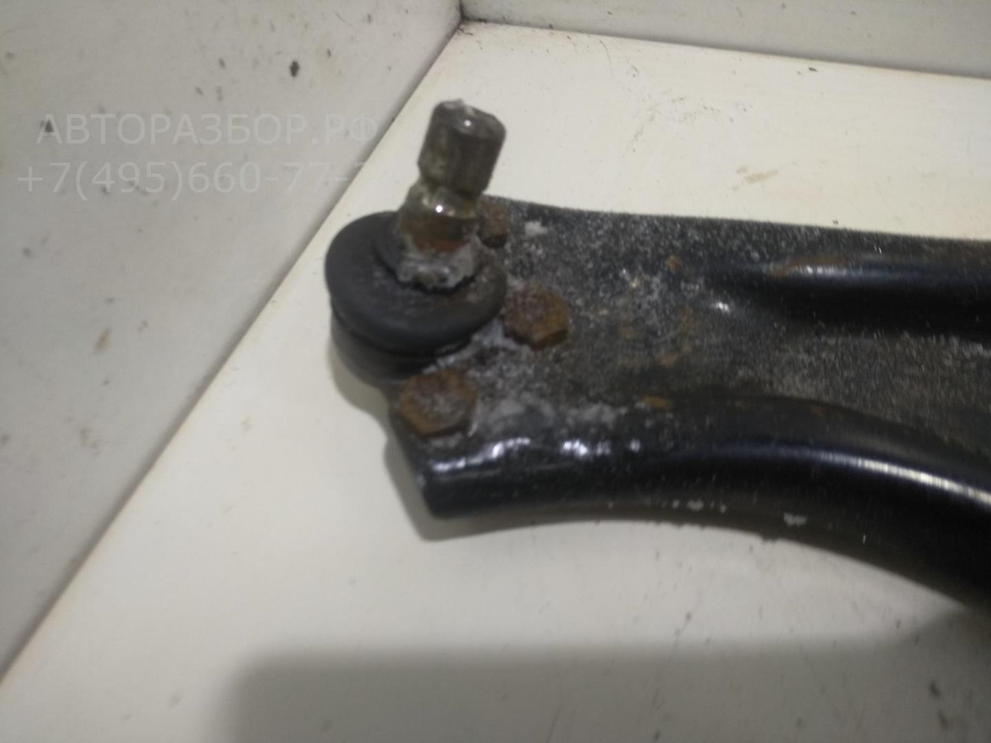 Рычаг передний левый